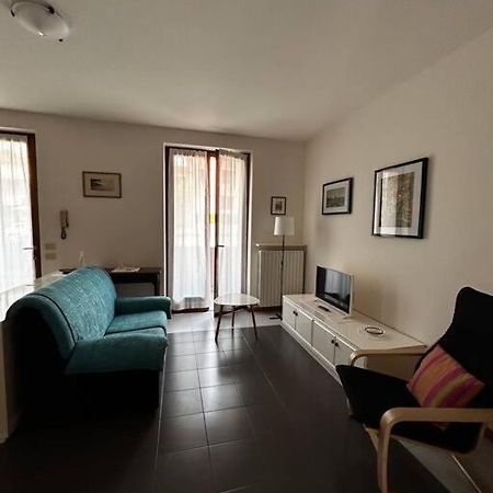 Near Town Centre And Lake - Le Colombe Bardolino Exterior foto